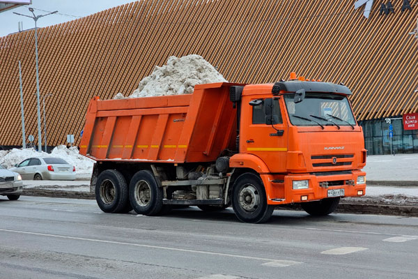 Екатеринбуржцы неоднозначно оценили работу коммунальных служб этой зимой