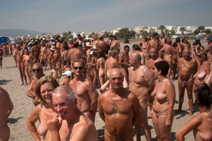 В Испании голые купальщики установили мировой рекорд. Фото