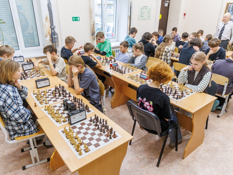 Маленькие гроссмейстеры: как прошёл детский шахматный турнир при поддержке СинТЗ | На СинТЗ прошёл шахматный турнир для школьников — победила команда школы №30