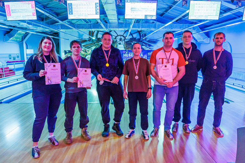 Молодёжь СинТЗ выбирает боулинг: в Каменске-Уральском прошёл турнир | В Каменске-Уральском прошёл турнир по боулингу среди молодежи СинТЗ