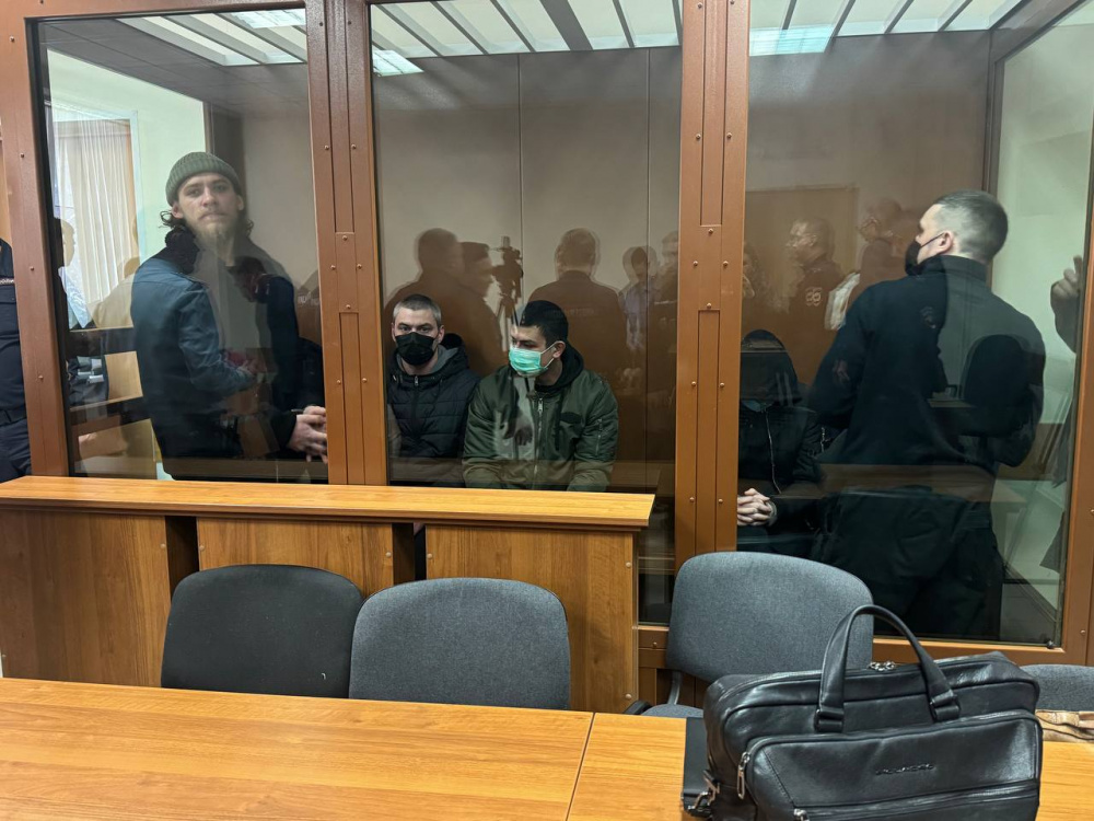 В Первоуральске приговорили 12 человек за мошенничество со страховыми выплатами  | 12 уральцев осудили за обман страховых компаний