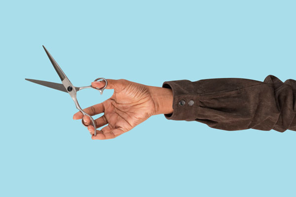 В Тюменской области мужчина напал с ножницами на врачей и пациентов в больнице | Пациент с ножницами напал на врачей в больнице под Тюменью