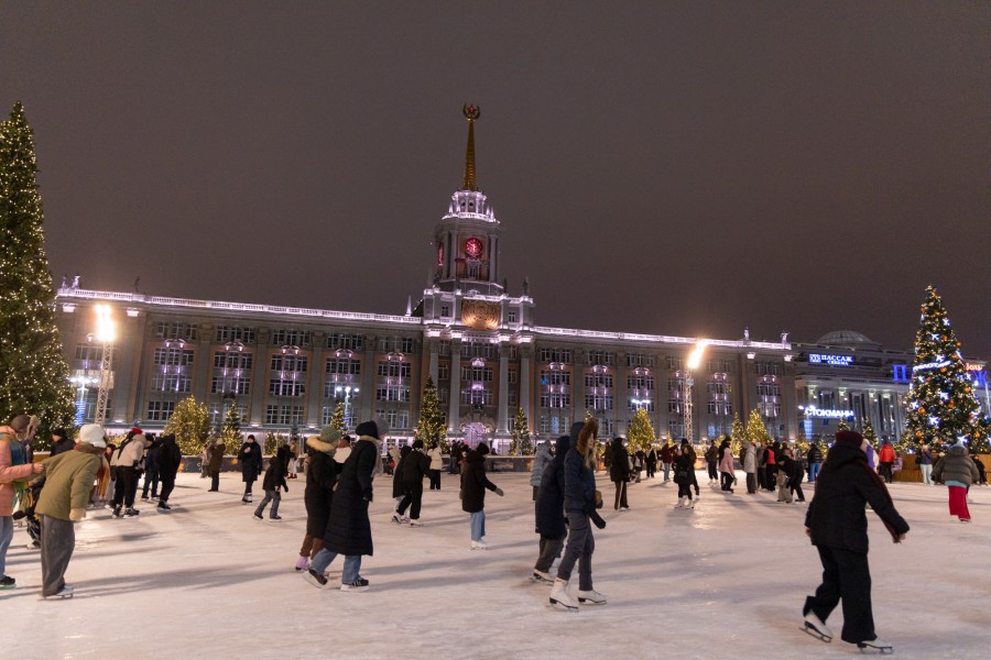 Мороз -30°: каток на площади закрыт до 26 декабря | Каток в Екатеринбурге закрыли из-за мороза Мороз -30°: каток на площади закрыт до 26 декабря | Каток в Екатеринбурге закрыли из-за мороза