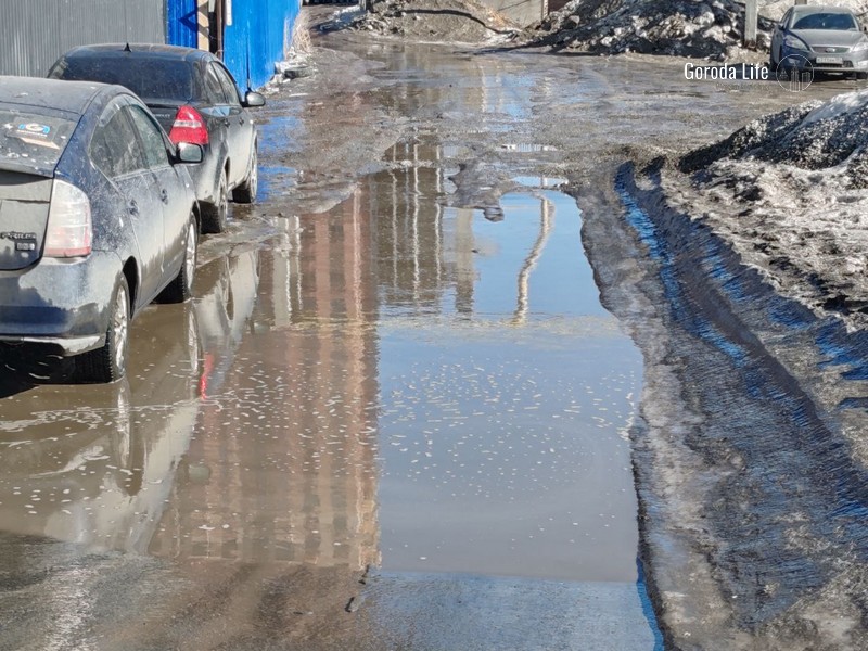 Жители злополучного ЖК "Космонавтов 11" в Екатеринбурге требуют тротуары и парковки: скрытые проблемы застройщика "ПИК" Жители злополучного ЖК "Космонавтов 11" в Екатеринбурге требуют тротуары и парковки: скрытые проблемы застройщика "ПИК"