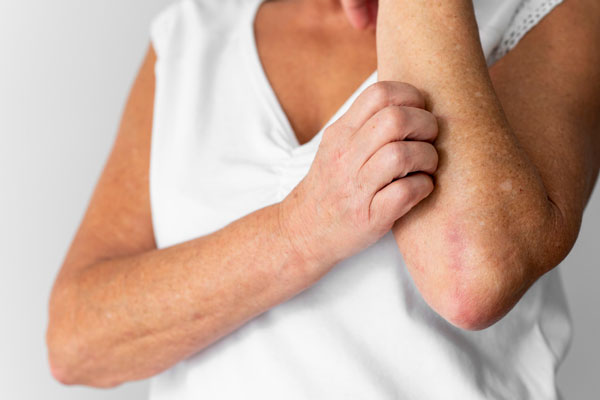 Врач раскрыл, к какой опасной болезни приводит долгая работа за компьютером | Врач назвал опасную болезнь из-за долгой работы за компьютером