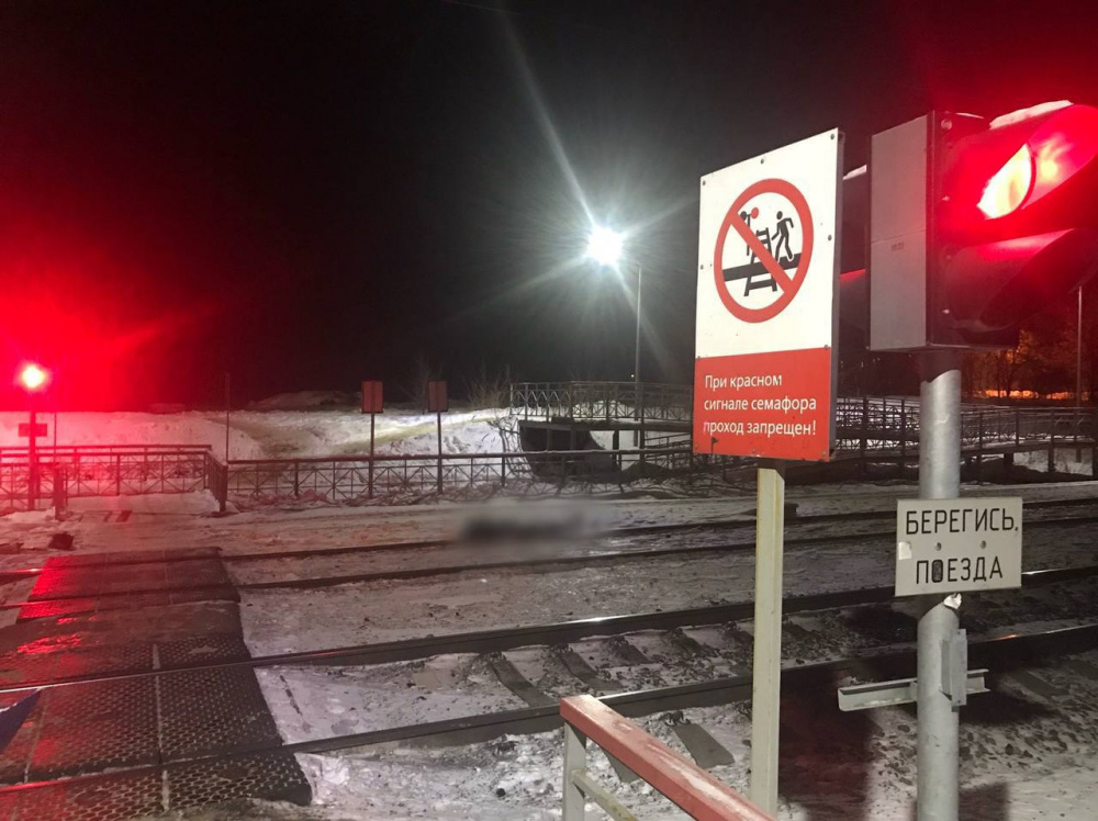 В Свердловской области поезд сбил насмерть мужчину  | Мужчина погиб на Урале от удара поезда 