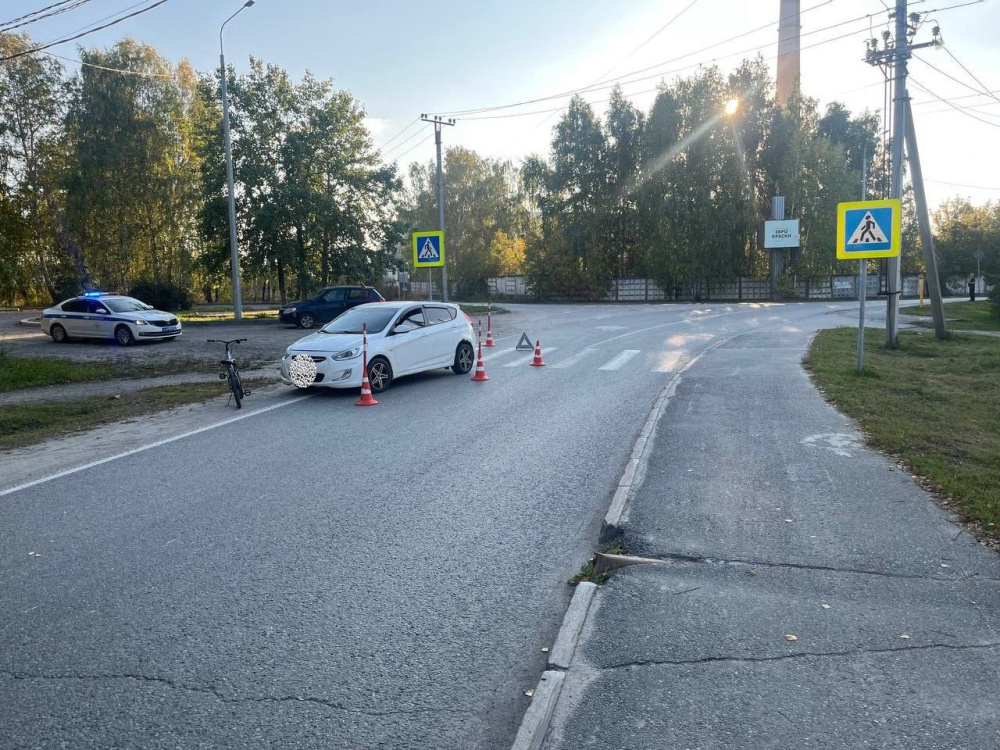 Десятилетняя велосипедистка нарушила ПДД и попала под автомобиль | В Тюмени десятилетняя нарушительница ПДД попала под машину Десятилетняя велосипедистка нарушила ПДД и попала под автомобиль | В Тюмени десятилетняя нарушительница ПДД попала под машину