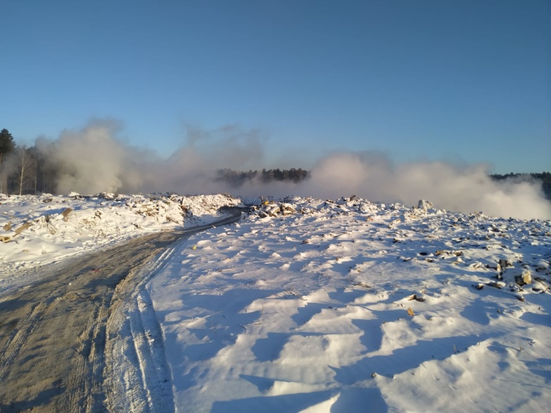 В Екатеринбурге из-за тления на полигоне отходов в отдельных районах ощущается запах гари. МЧС дает жителям рекомендации