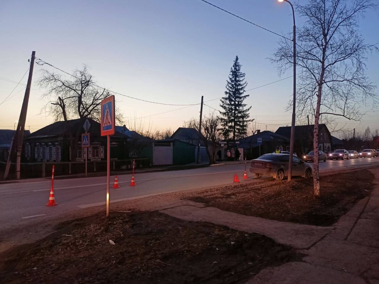 Четырёхлетняя девочка попала под колёса «Фольксвагена» в Тюмени  | В Тюмени 18-летняя автоледи сбила четырёхлетнюю девочку