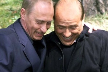 Путин заехал к осужденному другу Берлускони Путин заехал к осужденному другу Берлускони