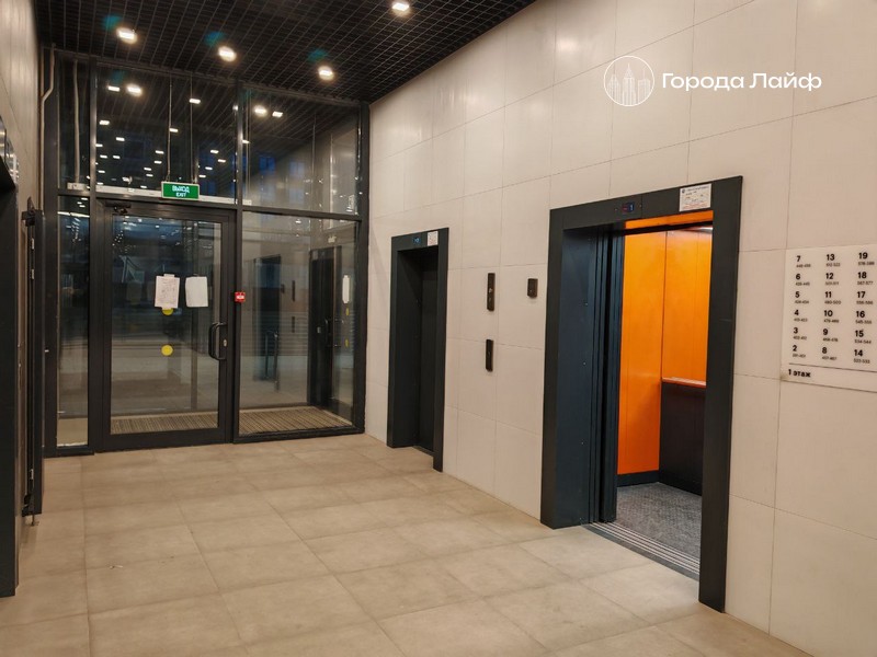 Лифты в 25-этажке на Космонавтов вышли из строя: соседи жалуются на долгие ожидания | Жители дома на улице Космонавтов жалуются на неисправные лифты