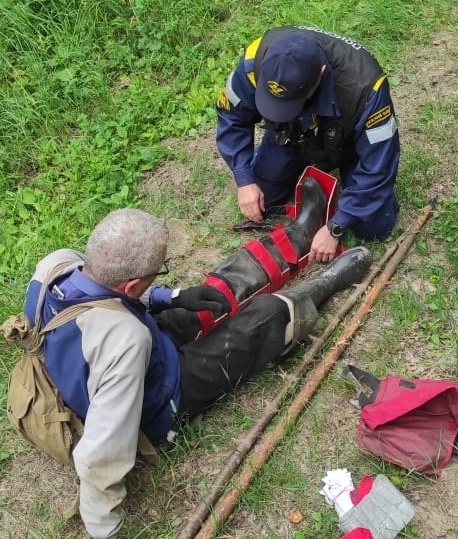 Спасатели из Нижнего Тагила спасли пожилого грибника, заблудившегося в лесу и сломавшего ногу