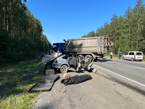 В Екатеринбурге сотрудники ГИБДД устанавливают обстоятельства ДТП со смертельным исходом В Екатеринбурге сотрудники ГИБДД устанавливают обстоятельства ДТП со смертельным исходом