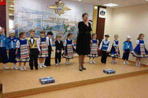 В Тюмени малыши поздравили офицеров