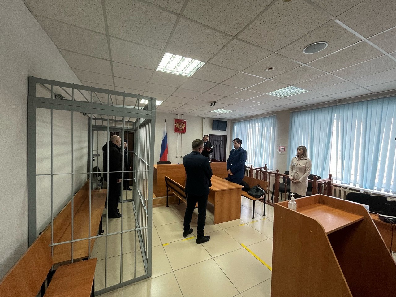 Из СИЗО — домой. Суд смягчил меру пресечения водителю автобуса, перевозившего хоккейную команду  | На Урале суд выпустил из СИЗО водителя автобуса, погубившего четверых человек 