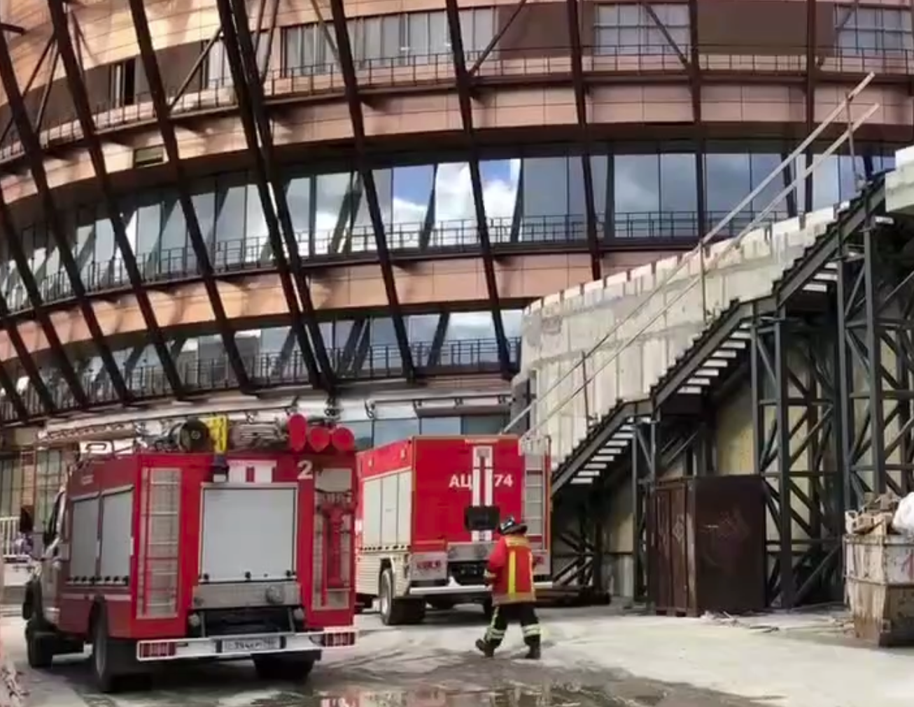 С УГМК Арены в Екатеринбурге валит дым