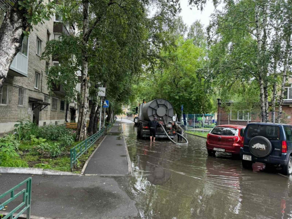Вода покидает Тюмень | Тюмень освобождается от воды после сильного ливня
