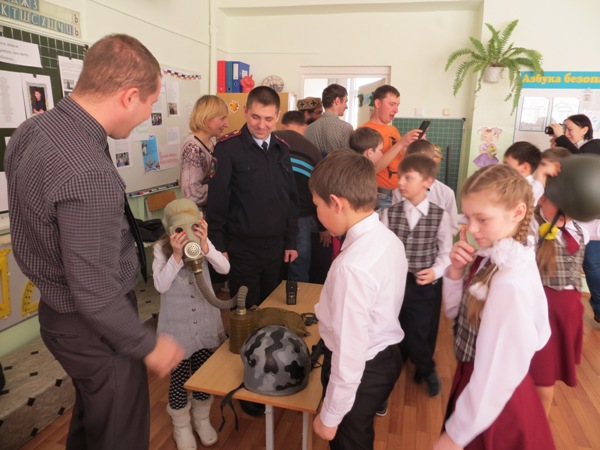 Сотрудники Кушвинской полиции и общественники приняли участие в дискуссионном клубе в рамках Недели Мужества Сотрудники Кушвинской полиции и общественники приняли участие в дискуссионном клубе в рамках Недели Мужества