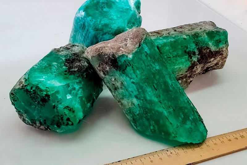 Мариинский прииск Ростеха наращивает объемы добычи крупных изумрудов