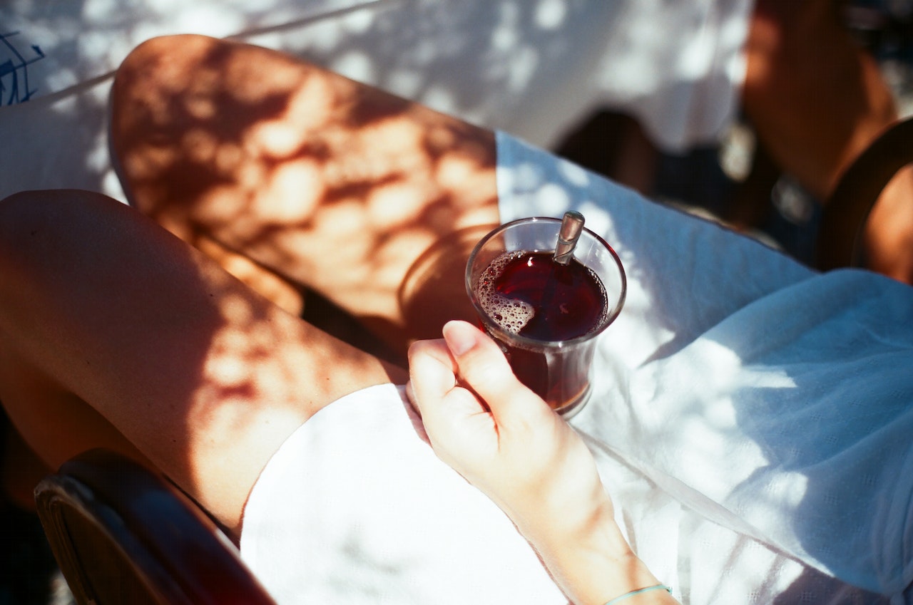 Искусственный интеллект назвал напитки, которыми можно заменить воду в жару