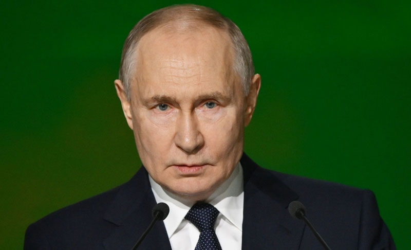 Путин иногда ездит по Москве без кортежа: Песков объяснил слова президента о «тихом» вождении | Владимир Путин любит водить сам: что подразумевает «тихое» вождение