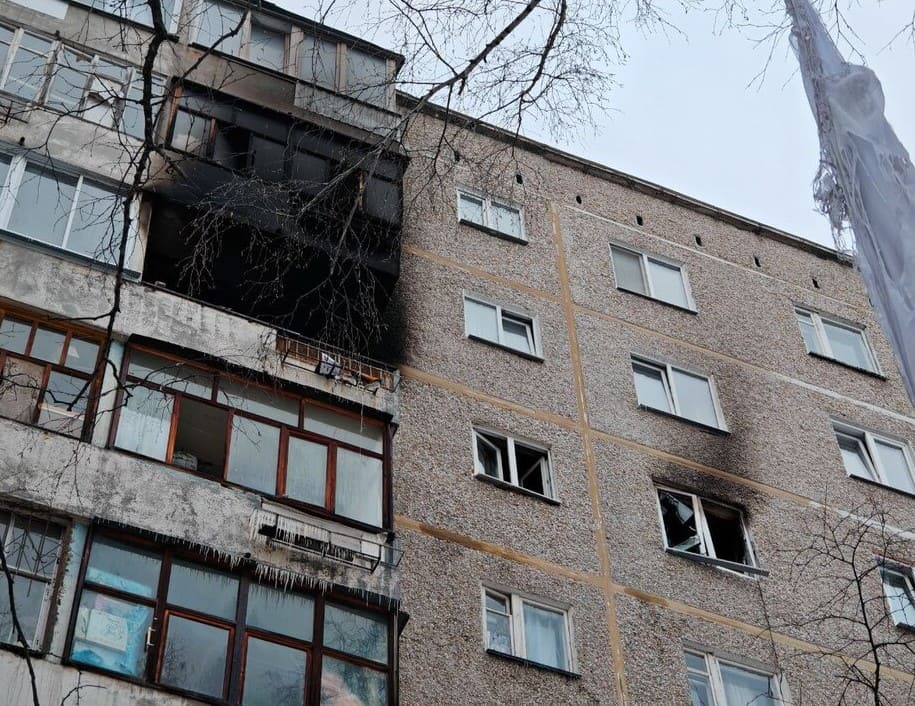 В Екатеринбурге произошёл взрыв и пожар в квартире на улице Ломоносова: МЧС заявило, что это не газ | В Екатеринбурге произошёл взрыв и пожар в квартире на улице Ломоносова В Екатеринбурге произошёл взрыв и пожар в квартире на улице Ломоносова: МЧС заявило, что это не газ | В Екатеринбурге произошёл взрыв и пожар в квартире на улице Ломоносова