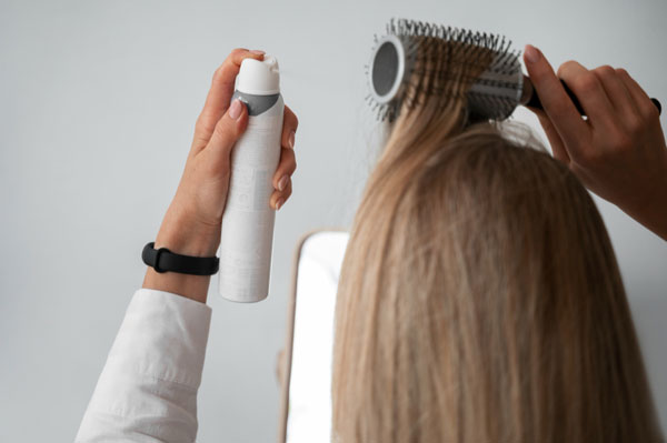 Трихолог Толстоносова объяснила, можно ли мыть голову каждый день  | Трихолог Толстоносова развеяла миф о вреде частого мытья головы