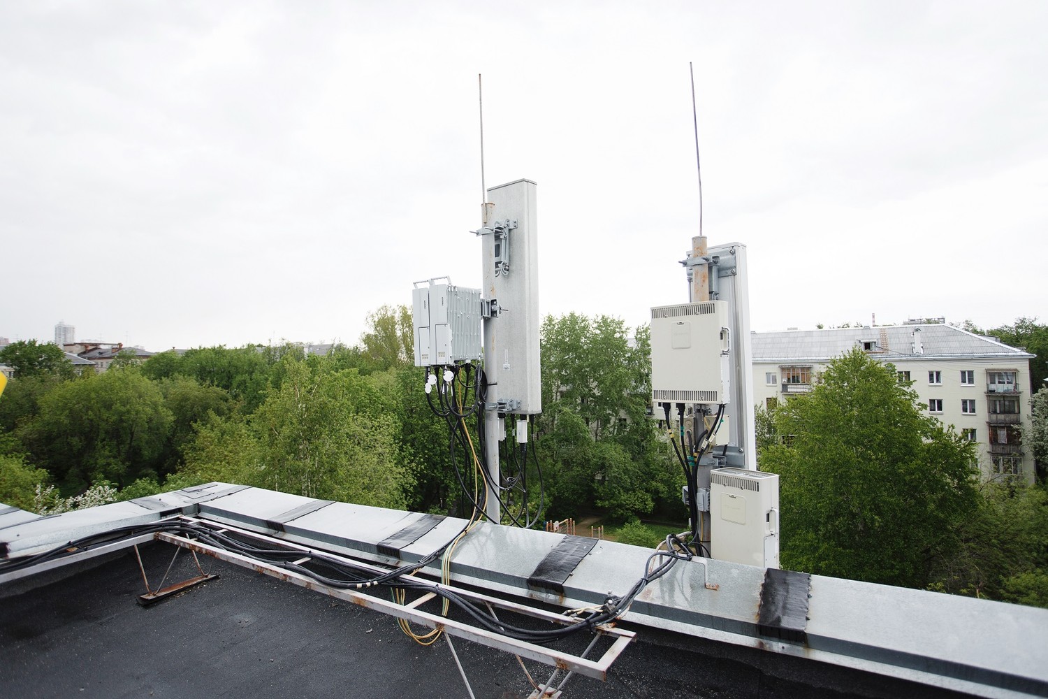 Выше крыши: базовых станций на Урале стало еще больше Выше крыши: базовых станций на Урале стало еще больше