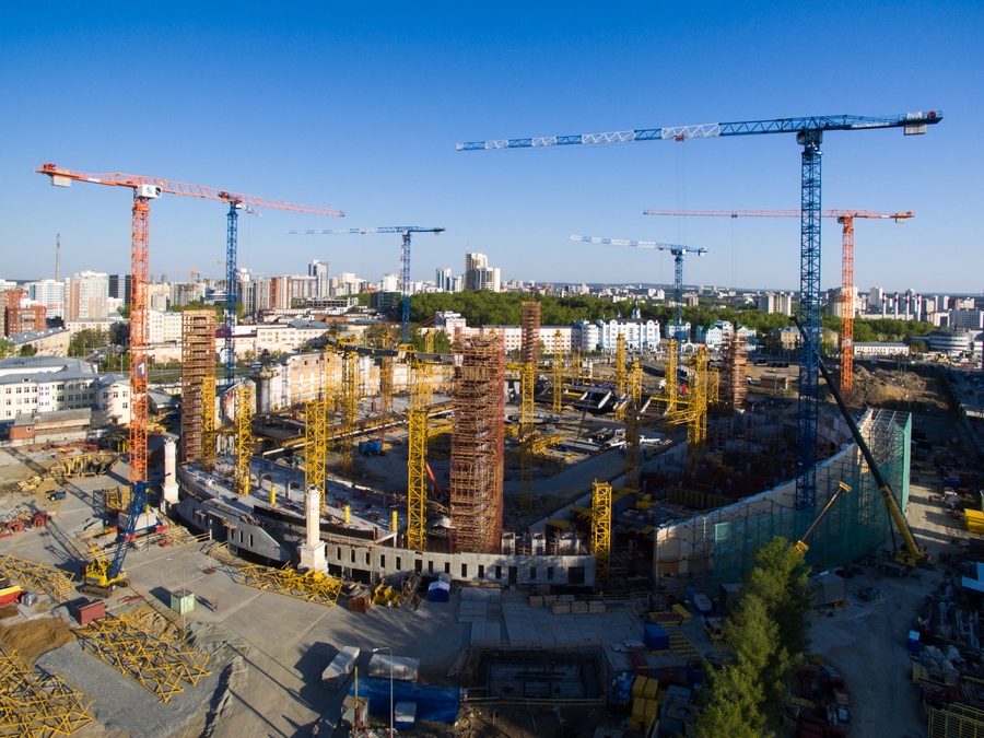 На трех секторах Центрального стадиона Екатеринбурга завершен монтаж трибун на уровне первого этажа