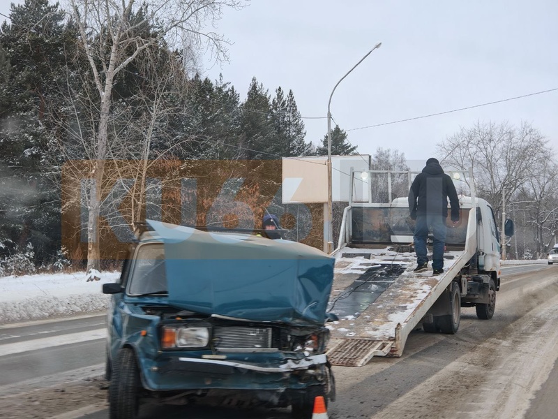 75-летний водитель «ВАЗа» устроил аварию в Каменске-Уральском: двое пострадали | Два человека пострадали в ДТП на улице Кадочникова в Каменске-Уральском