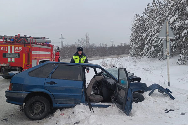 В Свердловской области в ДТП пострадали 5 человек, включая детей