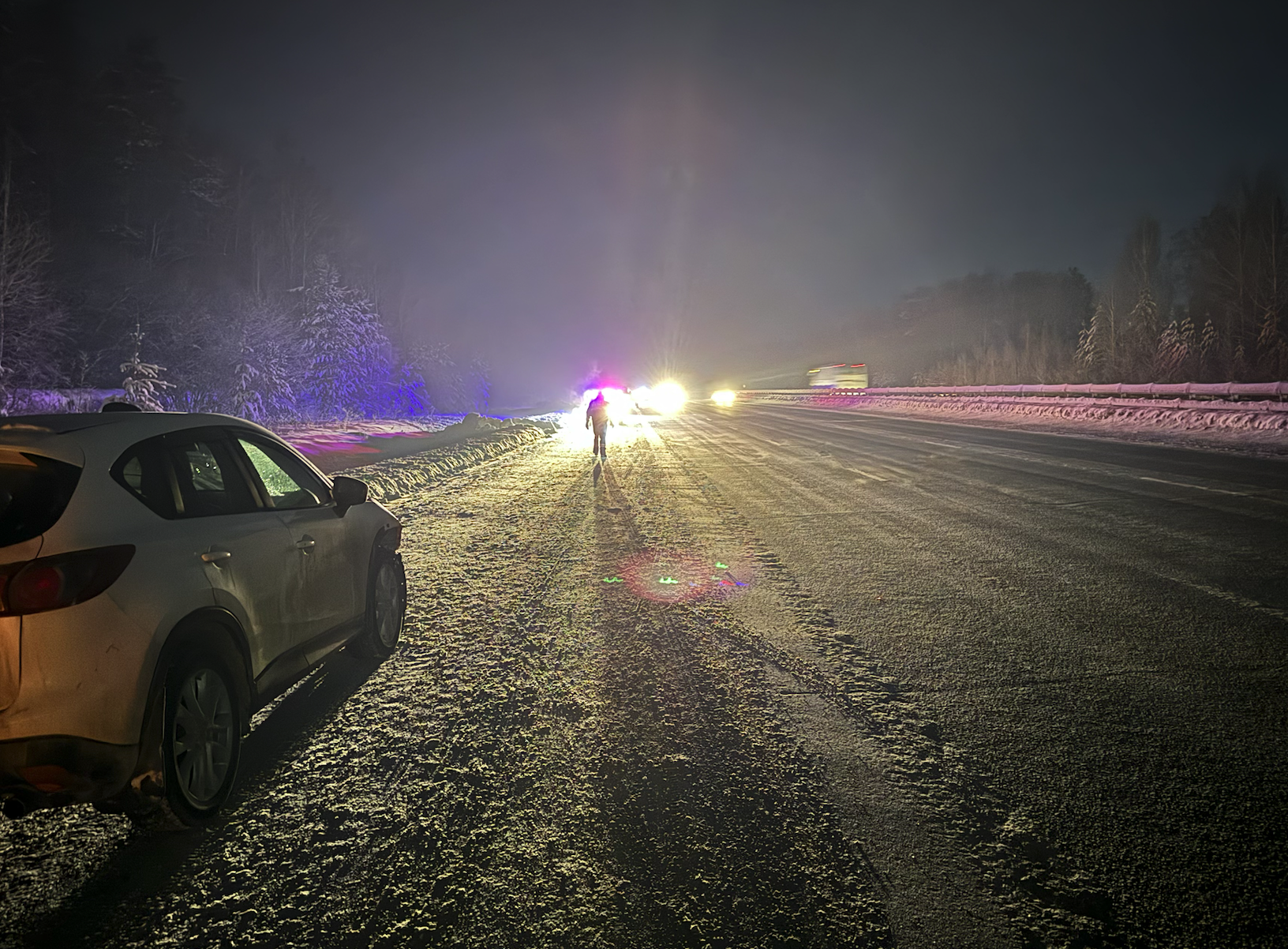 Свердловская Госавтоинспекция устанав­ливает обстоятельства смертельного ДТП