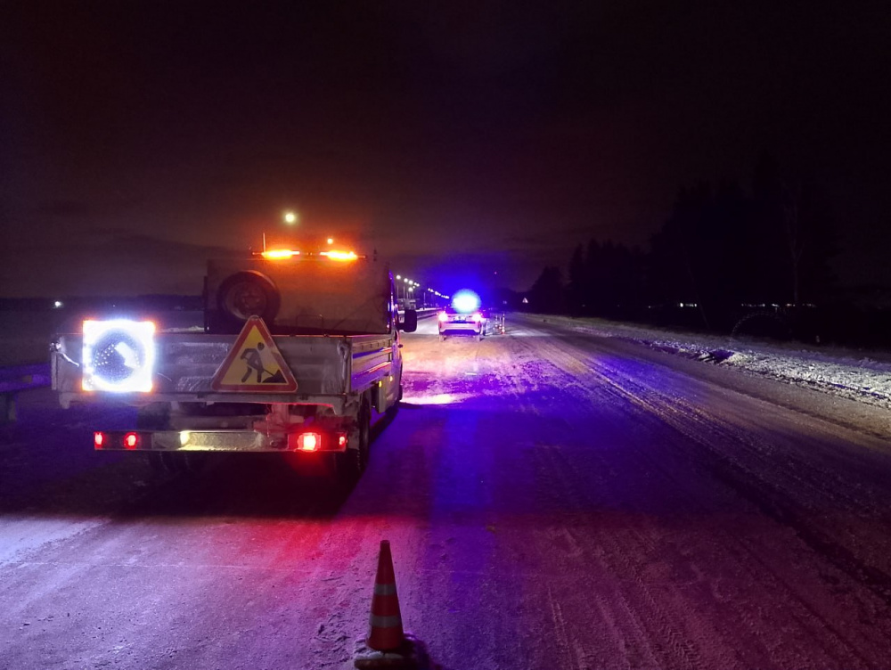 При нём была только бутылка водки — на тюменской трассе погиб мужчина  | В Тюменской области мужчина погиб на трассе 