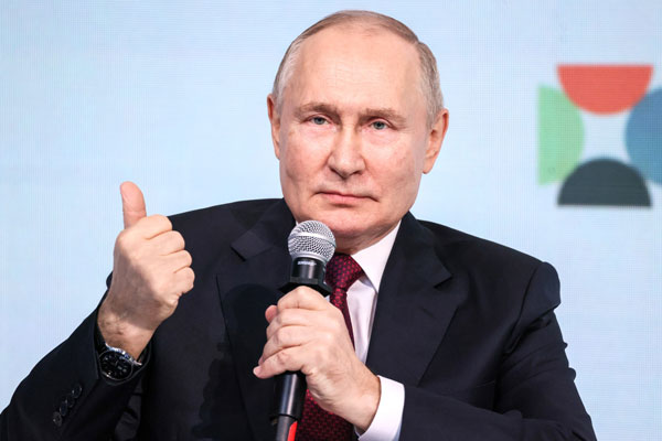 Мы начинаем следить за прямой линией с Владимиром Путиным