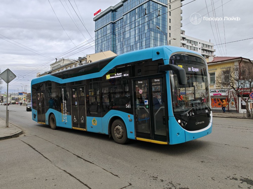 По улицам Екатеринбурга уже курсируют 14 новых автобусов  | 14 новых автобусов выпустили на улицы Екатеринбурга 