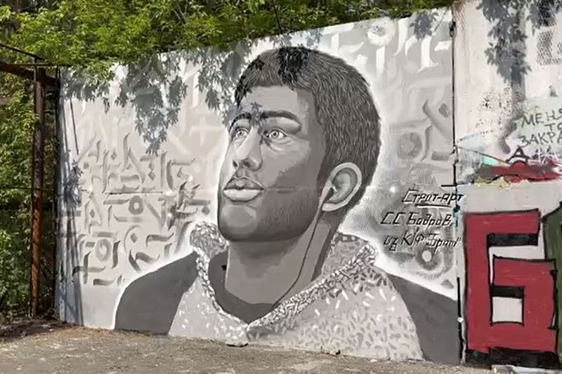 Жители Каменска-Уральского раскритиковали стрит-арт, посвящённый Сергею Бодрову Жители Каменска-Уральского раскритиковали стрит-арт, посвящённый Сергею Бодрову