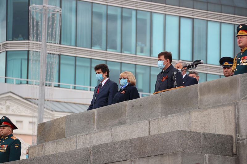 Депутаты Законодательного Собрания стали зрителями юбилейного парада Победы Депутаты Законодательного Собрания стали зрителями юбилейного парада Победы