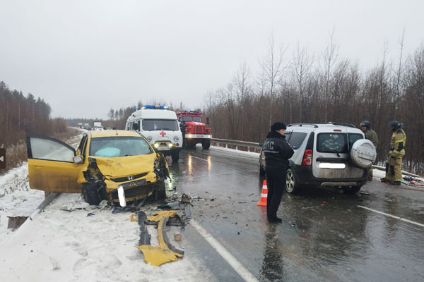 В Свердловской области в результате ДТП один человек погиб, трое получили травмы