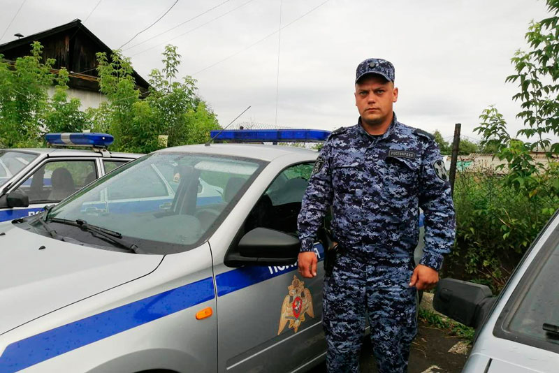 На Среднем Урале росгвардеец спасутопающего мужчину