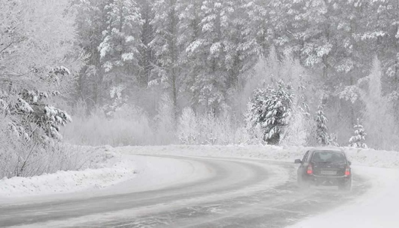 8 января местами в Свердловской области ожидается ветер с порывами до 15 м/с, сильный снег, метели, на дорогах гололедица 8 января местами в Свердловской области ожидается ветер с порывами до 15 м/с, сильный снег, метели, на дорогах гололедица