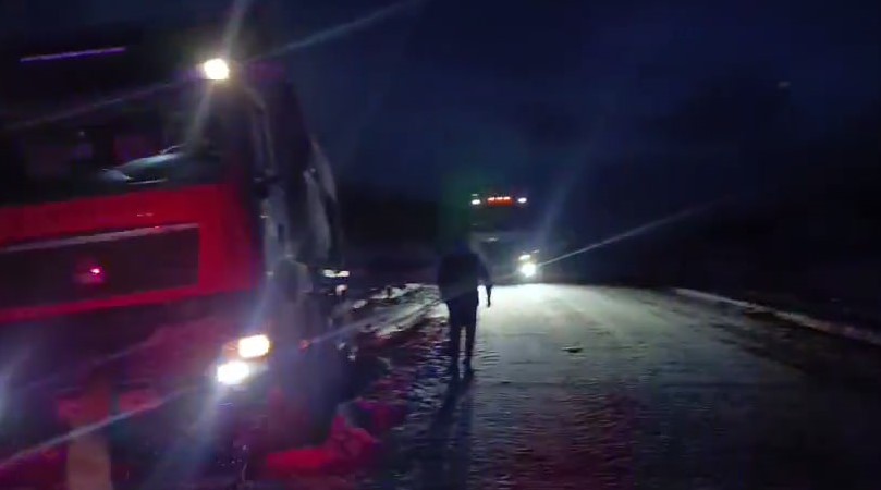 Без нужды не выезжать! Челябинские дороги сковал гололёд  | ГИБДД предупредила жителей Челябинской области о гололёде 