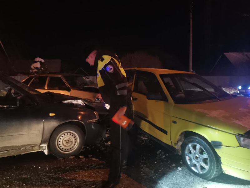 На трассе под Березовским в ДТП с тремя машинами пострадали два водителя | Под Березовским в ДТП с тремя автомобилями пострадали два человека На трассе под Березовским в ДТП с тремя машинами пострадали два водителя | Под Березовским в ДТП с тремя автомобилями пострадали два человека