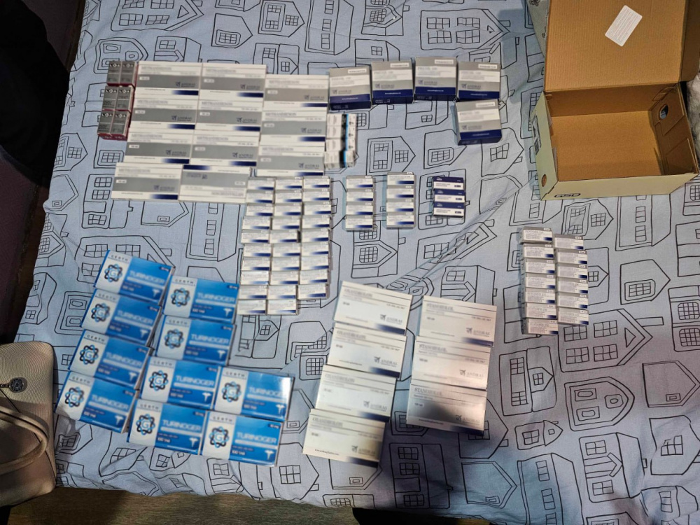 Спортсмен попался полицейским на торговле анаболическими стероидами | Челябинские полицейские задержали спортсмена за торговлю стероидами Спортсмен попался полицейским на торговле анаболическими стероидами | Челябинские полицейские задержали спортсмена за торговлю стероидами