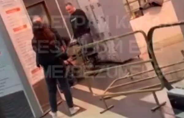 В Екатеринбурге в клубе начали проверку из-за охранников, обматеривших девушку | В Екатеринбурге охрана ночного клуба выпинала девушку на улицу и обматерила