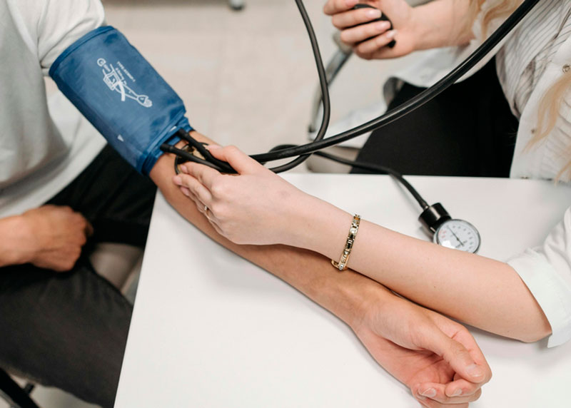 Терапевт из Первоуральска: почему жёсткие диеты после Нового года вредны для фигуры и здоровья | Врач-терапевт из Первоуральска объяснила, почему экстремальные диеты приводят к набору веса