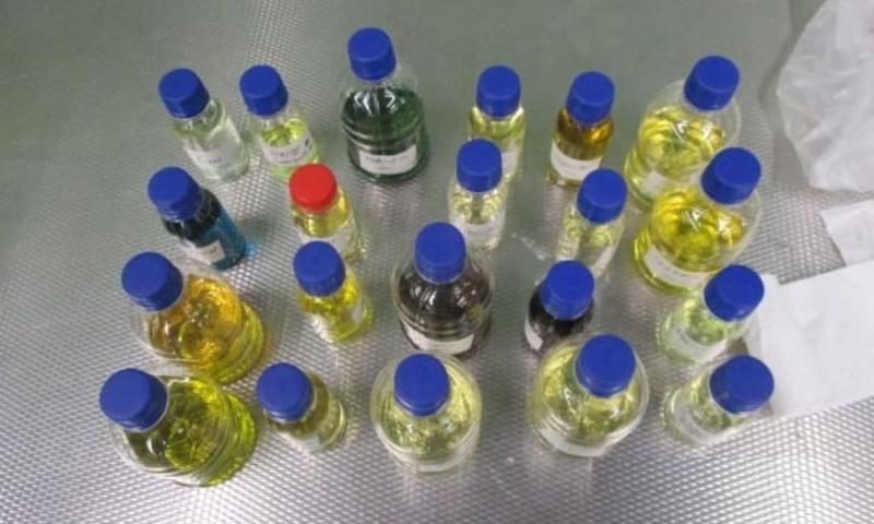 Пассажира с 2 литрами нишевых духов задержали в Кольцово — он не задекларировал товар | В аэропорту Кольцово задержали пассажира из Душанбе с двумя литрами духов