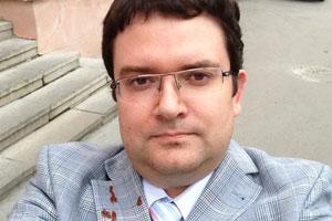 В Екатеринбурге хулиганы облили кетчупом кандидата в депутаты Александра Предеина В Екатеринбурге хулиганы облили кетчупом кандидата в депутаты Александра Предеина