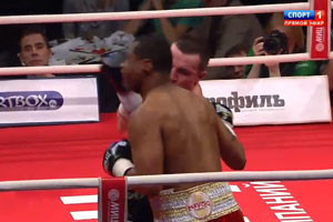 Денис Лебедев отправил в нокаут колумбийца Сантандера Сильгадо. Фото