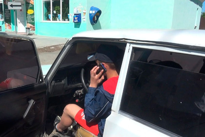 В Свердловской области подростки, не имеющие права управления транспортными средствами, садятся за руль и совершают ДТП В Свердловской области подростки, не имеющие права управления транспортными средствами, садятся за руль и совершают ДТП