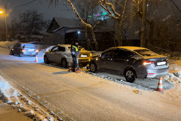 В Екатеринбурге в ДТП пострадала 14-летняя девочка-пассажир